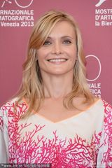 组图：《警官之妻》发布 导演携双胞胎萌翻全场