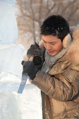 组图：黄晓明与冯小刚做“父子” 做慈善获赞誉