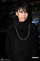 幻灯图：《线人》杀青设宴 谢霆锋不知2胎是男是女