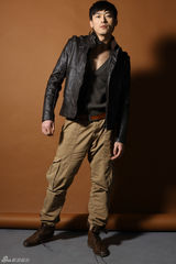 组图：刘一最新写真曝光 痞子型男秀性感胸肌