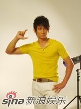 幻灯图集：吴奇隆写真秀真功夫 电力十足忙翻天