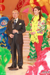 组图：TVB团拜陈凯琳讨教演技 欧阳巧莹露底