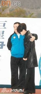 幻灯组图：1500球迷惜别尹志强 米雪洒泪悼男友