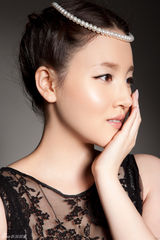 组图：刘筱筱转型珍珠少女 高贵写真星味十足 