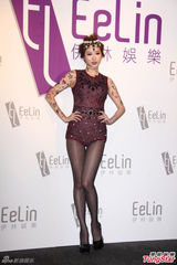 组图：伊林模特开年会 女星薄纱遮三点隐露下体