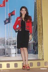 组图：Angelababy带闪钻 否认因黄晓明进福布斯