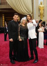 组图：评奥斯卡辣妈 小李母子超像莱托妈妈惊艳