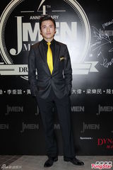 高清组图：李克勤复古西装亮相 蔡加赞同场比帅