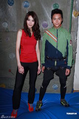 组图：陈伟霆阿Sa情人节聚餐 林莉否认与经纪人复合