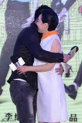 组图：《疯狂72小时》定档 闫妮御姐范儿