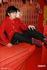 高清组图：英皇群星拍贺年MV 阿娇(钟欣桐)娇艳动人