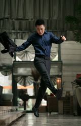 组图：张桐新写真帅气洒脱 显80后熟男文艺范儿