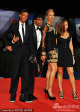 组图：杰克逊纪录片威尼斯首映 导演携全家助阵