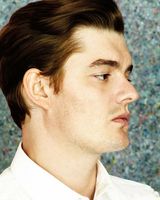 组图：《在路上》男星萨姆-赖利登杂志秀文艺范