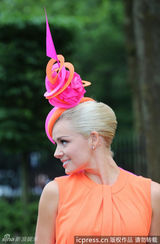 组图：英国皇家赛马会举行 众名媛捧场帽美如花