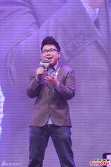 组图：陈奕迅斩获年度歌手奖 邓紫棋钢琴弹唱