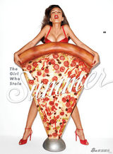 组图：电眼超模艾米丽GQ大片 捧巨乳香艳出镜