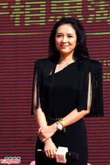 组图：章子怡流苏黑裙现身商业活动