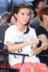 组图：郭采洁将发新专辑 否认与杨佑宁恋情