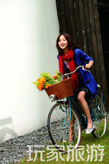 组图：江一燕室外大片 与自然融合低碳生活