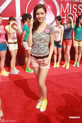 组图：参选港姐绯闻不断 钟丽担心艳照影响比赛