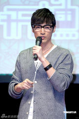 幻灯图：青鸟飞鱼出道一周年 周笔畅胡歌捧场祝贺 