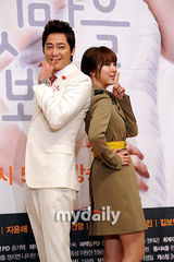 组图：尹恩惠等出席新剧《试试和我说谎》发布会