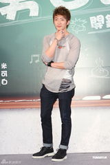 组图：《恶男日记》开拍怀秋赞杨谨华眼睛美