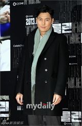 组图：全智贤新片《柏林》首映 李秉宪SJ等力挺