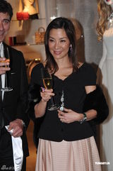 组图：杨紫琼甜蜜秀求婚戒指 桂纶镁欢迎圣诞相约