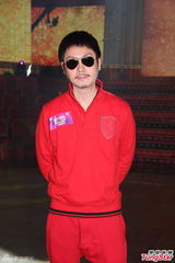 组图：陈百祥欲备护膝贺台庆 余咏珊否认加奖金