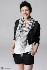 组图：童蕾写真造型纯净唯美 中性帅气流露妩媚