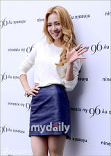 组图：徐贤孝渊等出席服装品牌宣传活动