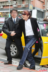 组图：台艺人徐风追思会 好友张菲余天现身致意