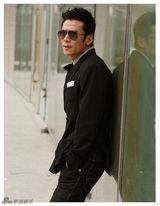 组图：唐文龙加盟星光国际 质感硬汉形象受关注