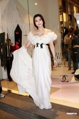 高清组图：范冰冰低胸白裙开幕酒会秀性感