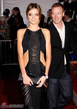 高清组图：奥兰多女友米兰达可儿亮相时尚盛会