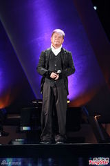 组图：曾志伟薛家燕扮肥姐 郑欣宜隔空寄思念