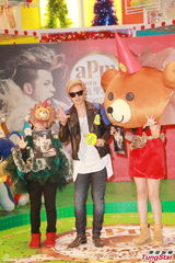 组图：罗志祥办签售 女粉丝大哭称被非礼