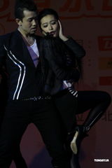 组图：A8发首张女声合辑 郑凡卖力献唱肉搏猛男伴舞