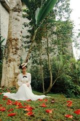 组图：张辛苑最新写真演绎田园淑女风