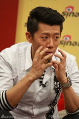 组图：《圣诞玫瑰》做客 桂纶镁邀张震演色魔