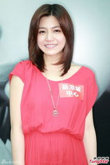 组图：陈妍希露背短裙性感 被评唱功差感失落