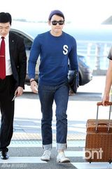 组图：Rain飞长沙助阵快男总决赛 紧身衣秀肌肉