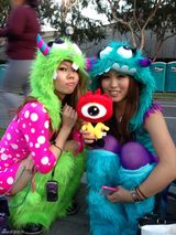 组图：美国人民欢度万圣节 僵尸裸男纷纷上阵