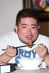 组图：吸功达人拓也哥娇羞抵台 吸面百无禁忌