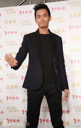 组图：中歌榜红毯群星盛装出席