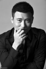 组图：李乃文黑白细腻特写 招牌笑容暖人心