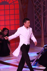 组图：2012港姐竞选 刘德华携手魔术师Cyril演出