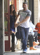 组图：梅根挺大肚性感依旧 老公怒斥狗仔偷拍